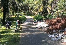 Bikin Malu, Jalan Desa Pagar Dewa Dipenuhi Sampah