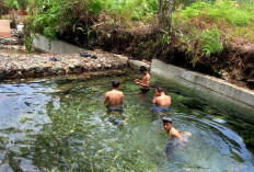 Kolam Renang Air Kughewan di Desa Batu Ampar, Destinasi Wisata Alami di Kedurang
