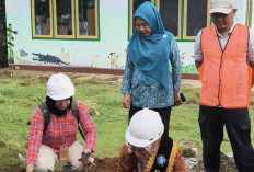 Bunda PAUD Kabupaten Seluma Meletakkan Batu Pertama Pembangunan Ruang Kelas Baru 