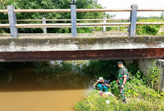 Bangun Kebersamaan Bersama  Warga, Satgas TMMD Memancing Dengan Masyarakat