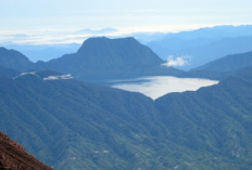 Danau Tertinggi Di Asia Ternyata Ada Di Sumatera, Dikelilingi 7 Puncak Gunung, Pemandangannya Sangat Indah