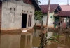 Warga Buang Sampah Sembarangan Jadi Penyebab Banjir, Kades Gunung Ayu Seginim Berharap Banutan DLHK dan BPBD