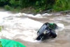 Nekat Seberangi Sungai Air Nipis, Mobil Pikap dan Jagung 1 Ton Hanyut Terseret Arus