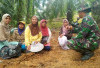 Satgas TMMD Ke-124 Kodim 0408 Bengkulu Selatan Aktif  Komsos Dengan Kaum Ibu