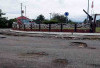 Jalan Berlubang Dekat Tugu Meriam, Pemda Bengkulu Selatan 