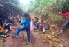 Jalan Rusak Berat, Pelajar SMP Negeri 22 Seluma Harus Jalan Kaki 4 Kilometer