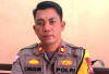 Polisi Kaur Pangkas Pohon di Pinggir Jalan untuk Cegah Kecelakaan Lalu Lintas