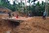 Pengerjaan Jembatan Kayu Program TMMD di Kaur Nyaris Rampung