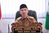 Berikan Jam Dinding ke SR, Wabup Tegaskan Simbol Disiplin dan Semangat